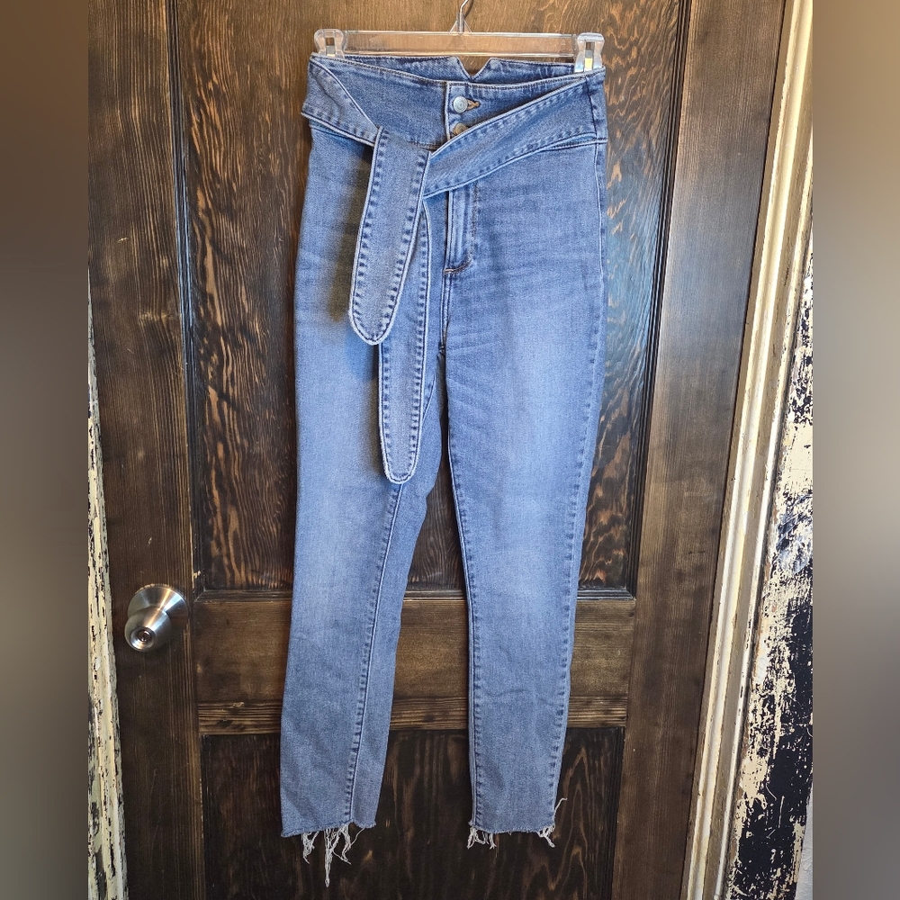 Abercrombie & Fitch High Rise Blue "Mom" Jeans with Belt Sz 24